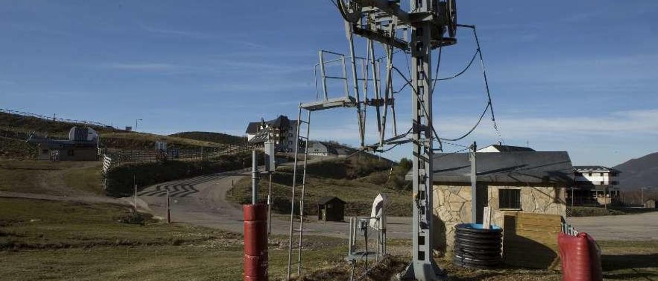 La estación de Valgrande-Pajares, sin nieve.