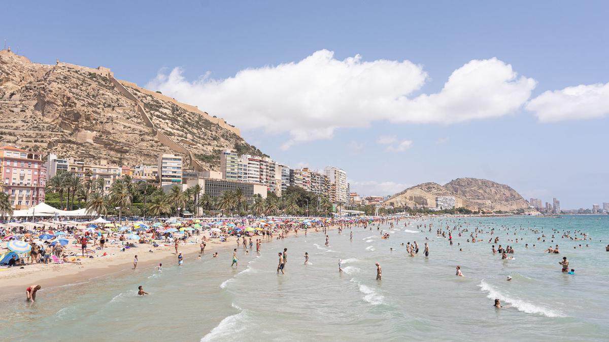 Playa del Postiguet de Alicante, corazón y símbolo de la capital