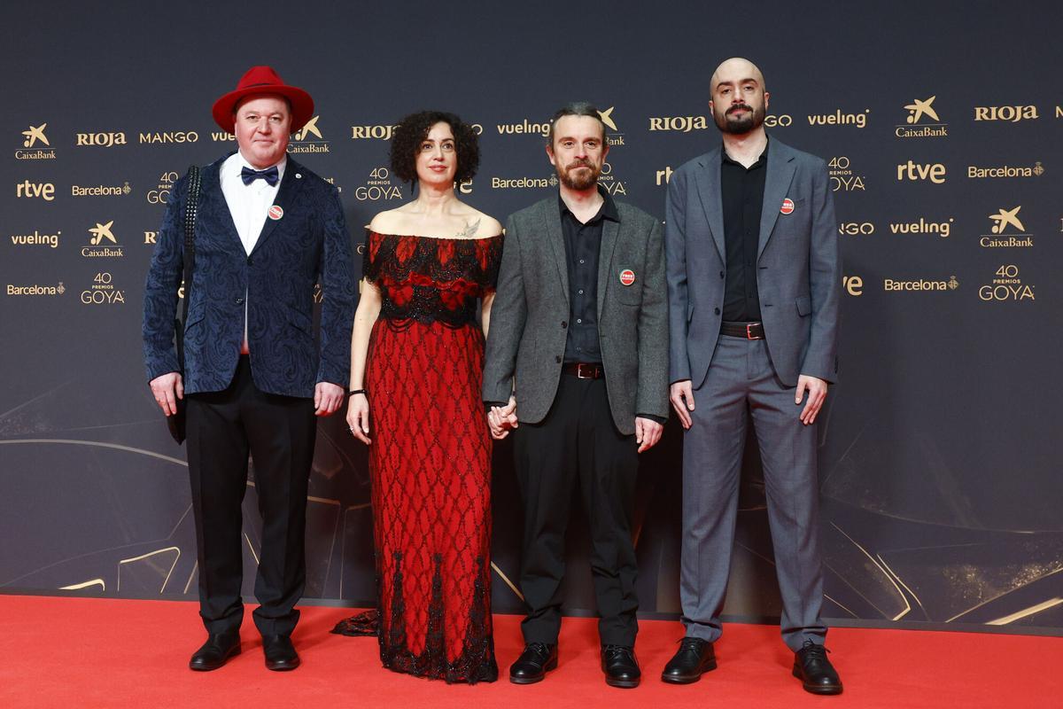 El equipo de "Gilbert" posa en la alfombra roja de los Premios Goya.