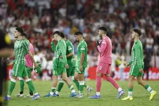 Resumen, goles y highlights del Sevilla FC 1-0 Real Betis de la jornada 9 de LaLiga EA Sports