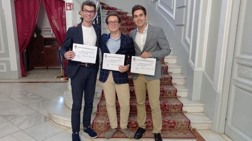 Tres estudiantes del campus logran un premio nacional por su solución contra la basura espacial