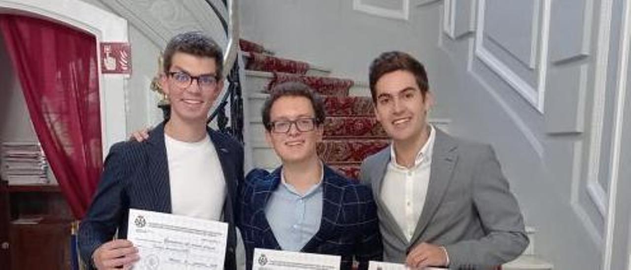 Roberto Rodríguez (izquierda), Borja Pascual (centro) y Nicolas González (derecha), los ganadores. |   // I. O.