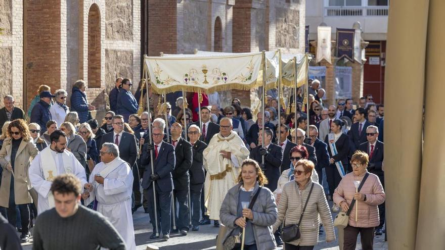 Así ha sido la procesión del Comulgar en Torrevieja