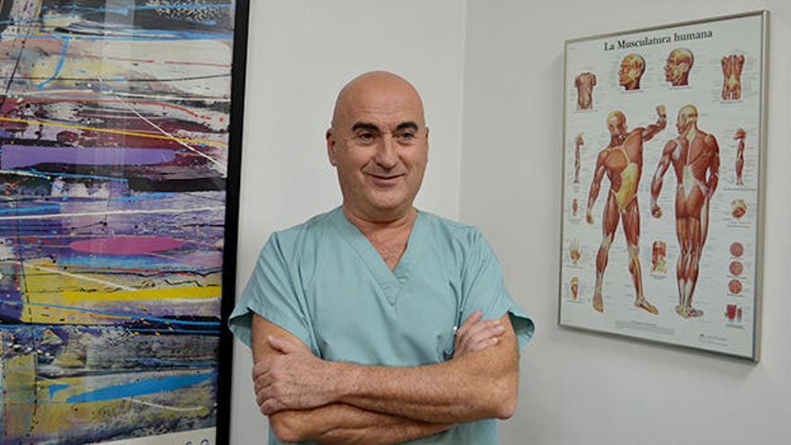 El doctor Carbonell detalla los beneficios en la artrosis de rodilla.