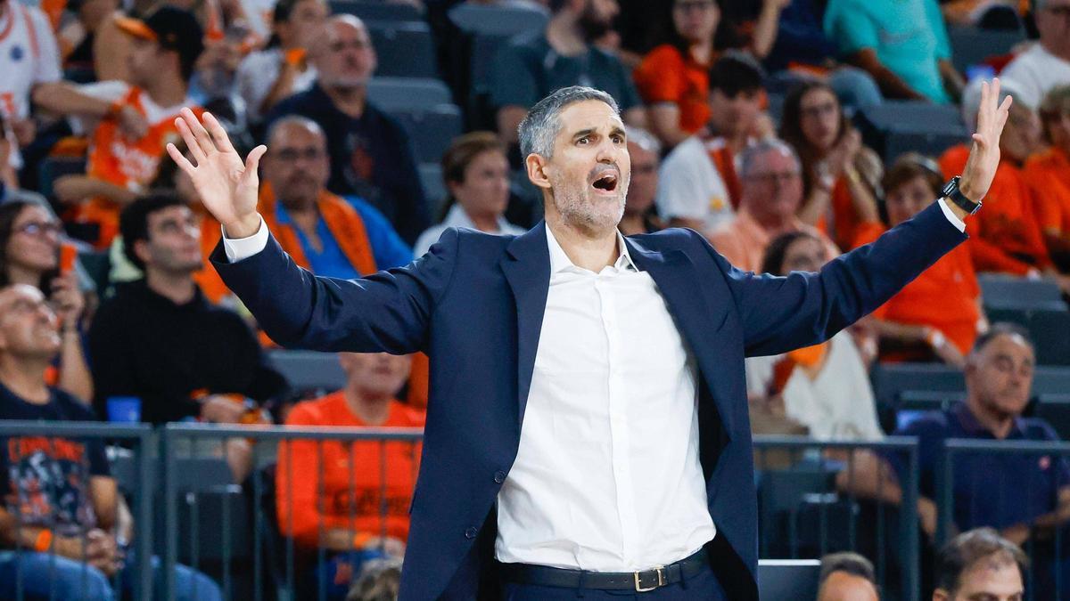 Rubén Burgos, en el partido entre el Valencia Basket y el Fenerbahce en el Roig Arena.
