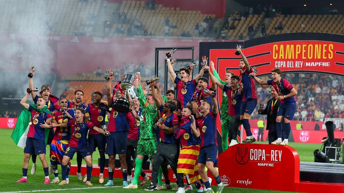 ¡Y encima siguió corriendo como si no llevara 116 minutos en sus piernas! Así celebró Koundé su golazo en la final