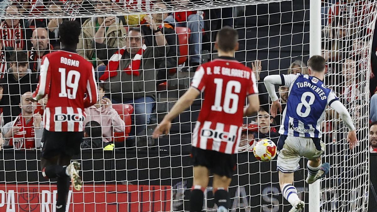 ¡Iturralde González lo tiene claro, era penalti por manos de Laporte!