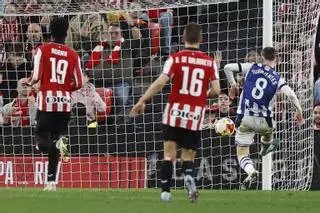 Turrientes pega primero en San Mamés en un derbi con polémica