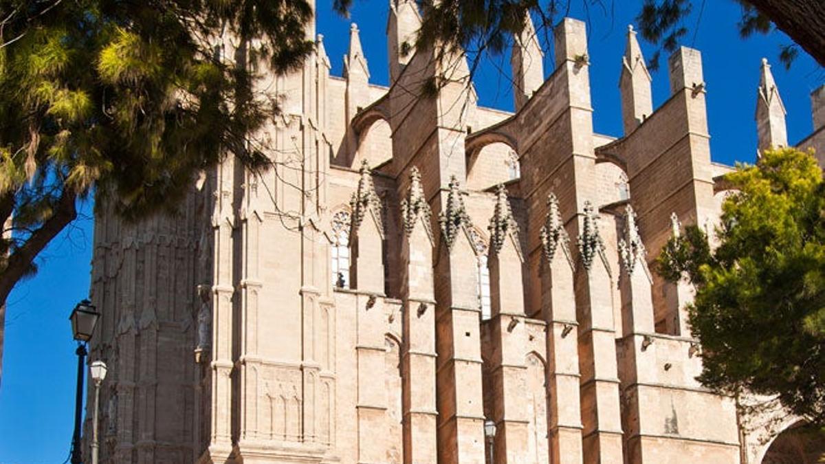 La catedral de Palma es un imponente templo de estilo gótico construido en el siglo XIV