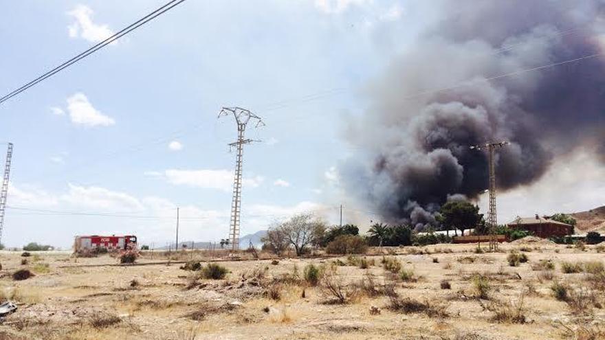 Incendio en una explotación ganadera de Totana