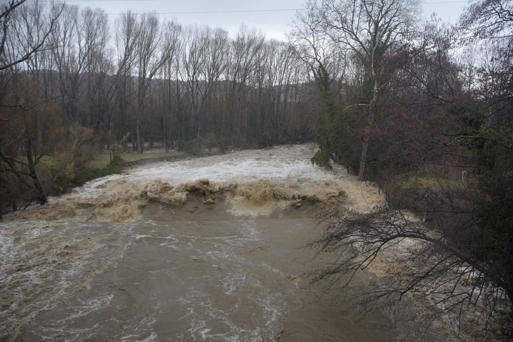 Una canonada d''aigua ha rebentat al seu pas per Anglès · La Riera d''Osor al seu pas per Anglès