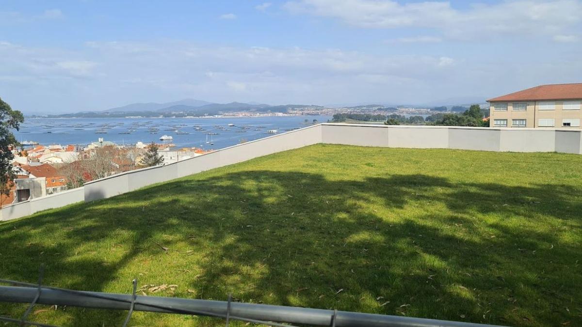 La cubierta del Auditorio, con espléndidas vistas de la ría de Arousa. |   //  FDV