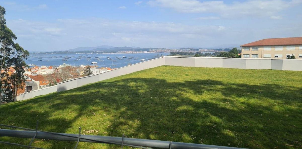 La cubierta del Auditorio, con espléndidas vistas de la ría de Arousa. |   //  FDV