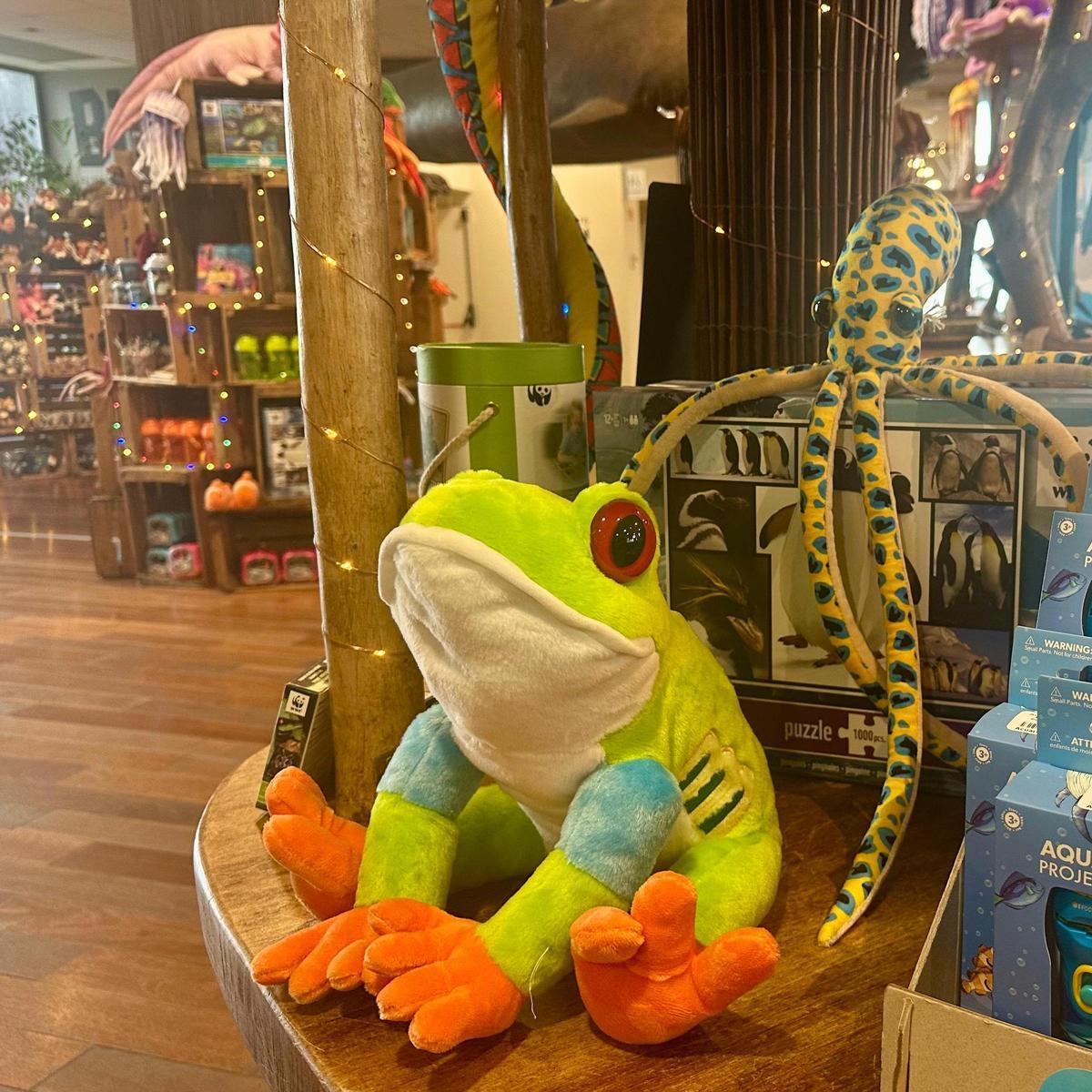 Un peluche de una rana de la tienda