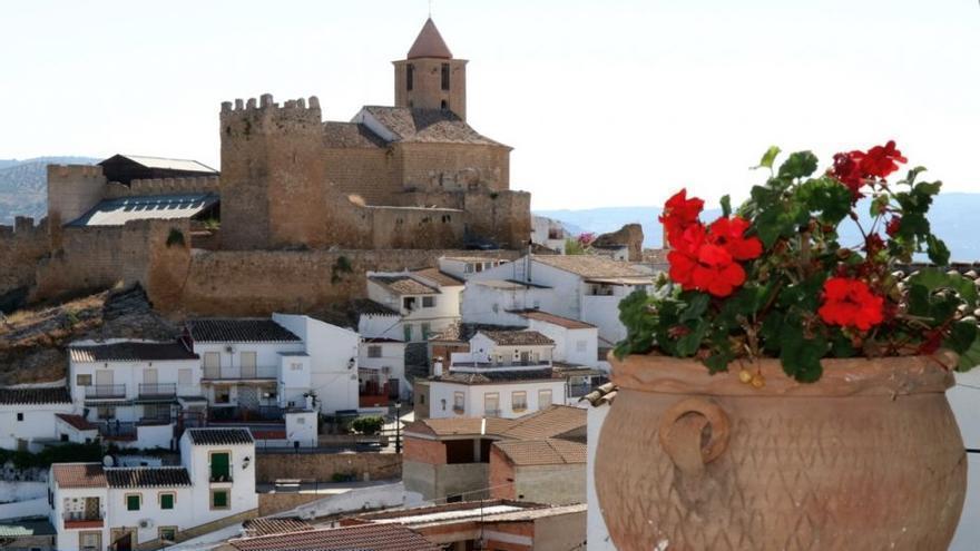Vista del castillo de Iznájar, uno de sus tantos atractivos