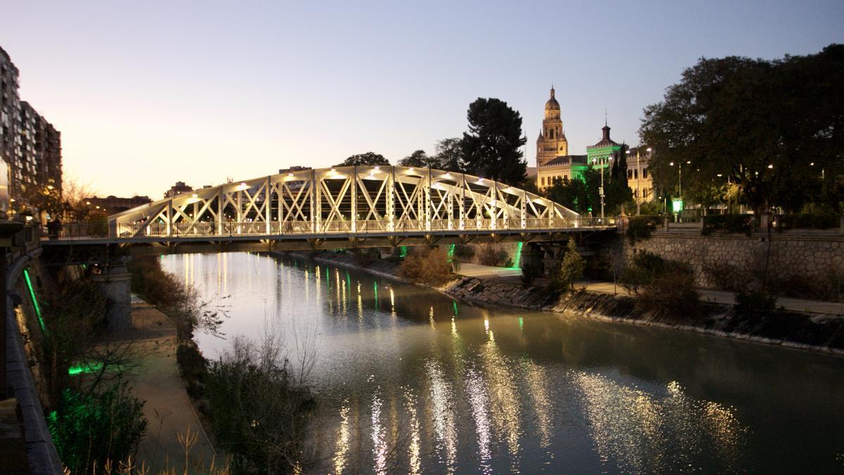 El Puente de Hierro, camino de ser declarado Bien de Interés Cultural, fotografiado este martes por la tarde.