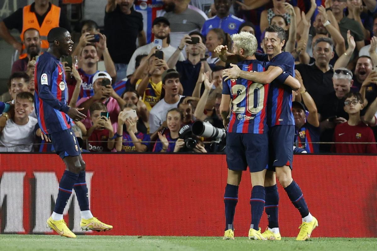 FC Barcelona's striker Robert Lewandowski (R) celebrates with teammates Sergi Roberto (C) and Ousmane Dembele (L) after scoring the 3-0 goal during the Spanish LaLiga soccer match between FC Barcelona and Real Valladolid CF held at Spotify Camp Nou stadium in Barcelona, Spain, 28 August 2022. EFE/ Toni Albir
