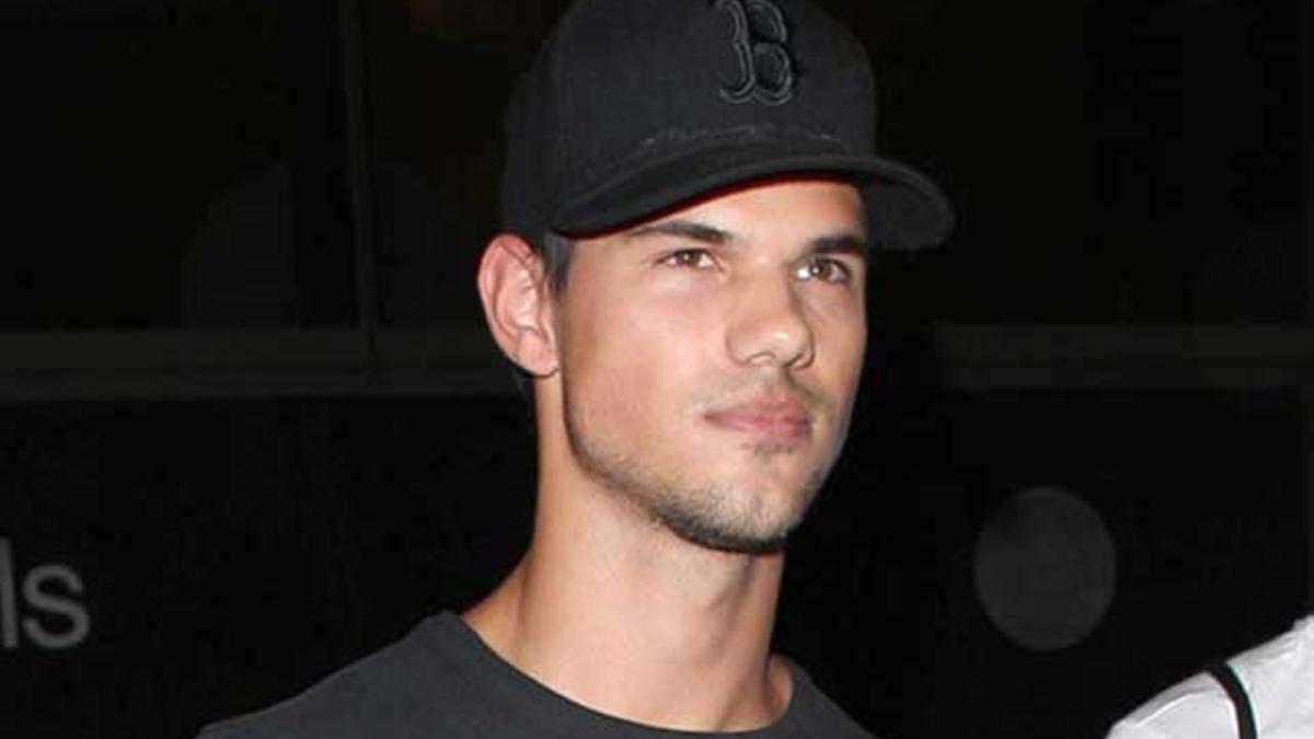 Taylor Lautner en el Show de Ellen DeGeneres sin abdominales