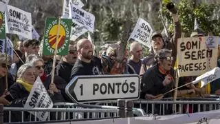 Los agricultores catalanes mantienen las protestas pese al aval del Parlament a una renta básica agraria