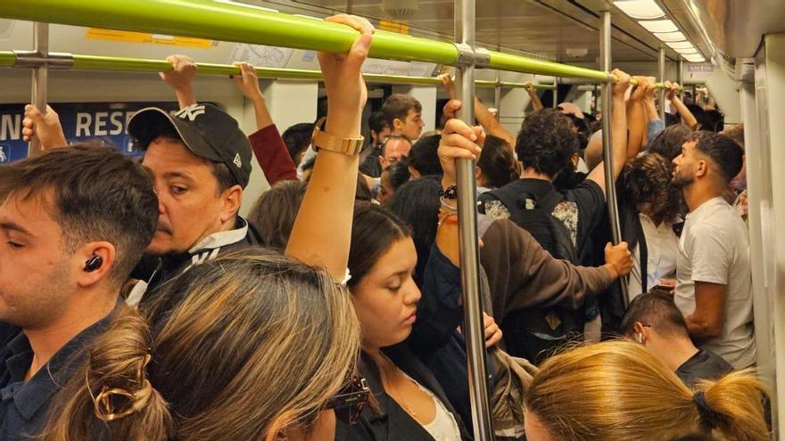 Amontonamiento en el metro de València