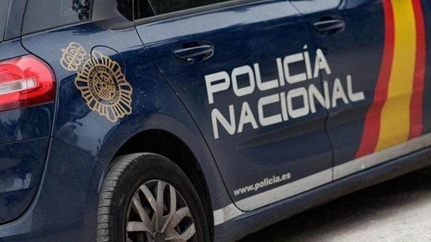 Retiene a un ladrón que le estaba robando el coche en Gijón hasta que llegó la policía