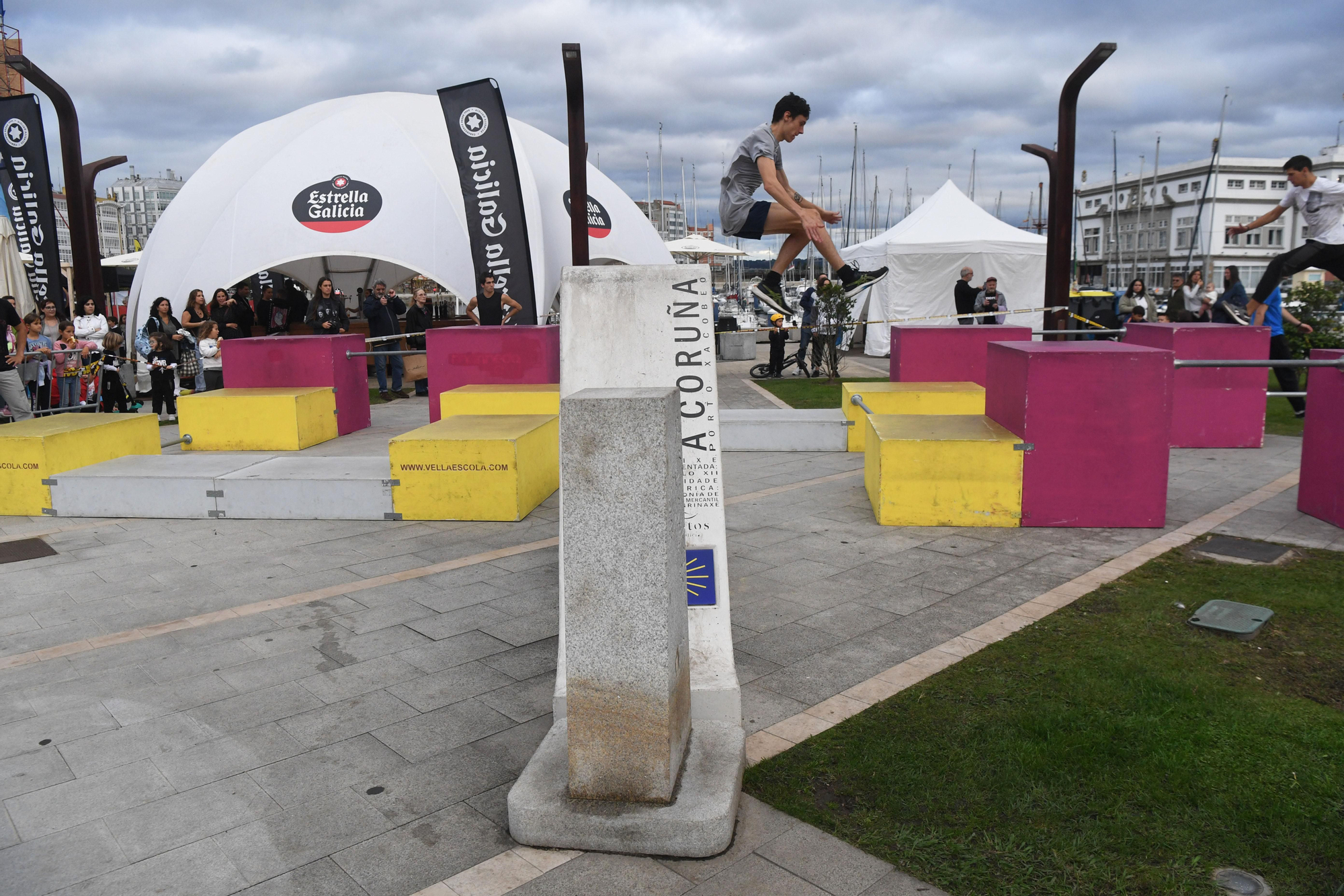 Montaje de Street Games A Coruña en O Parrote y la Marina