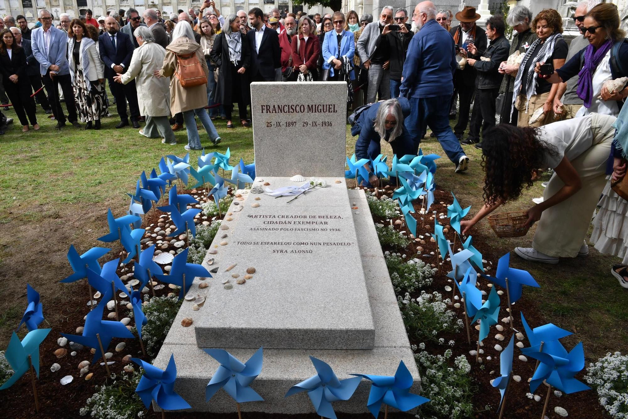 Recepción e enterro dos restos do pintor Francisco Miguel