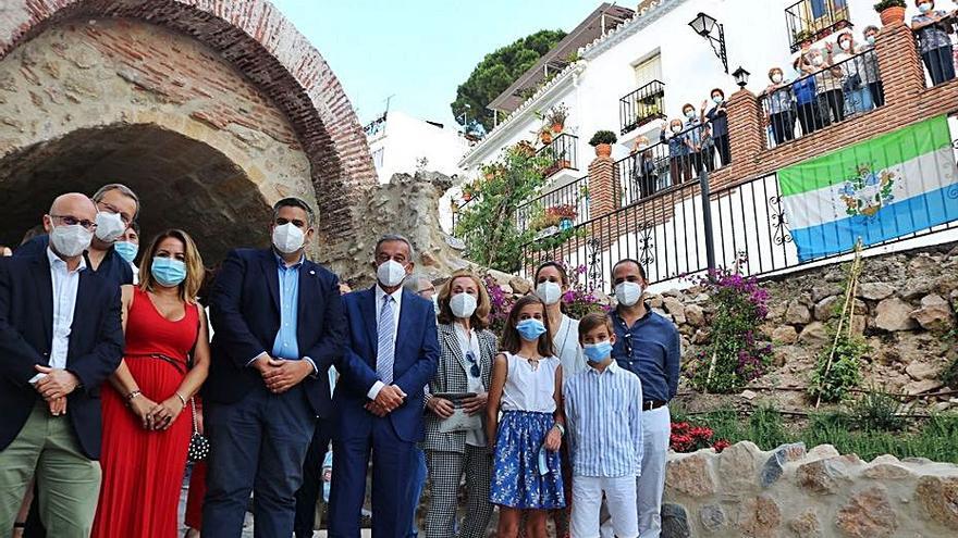 Foto de familia de la inauguración de La Puente de Mijas