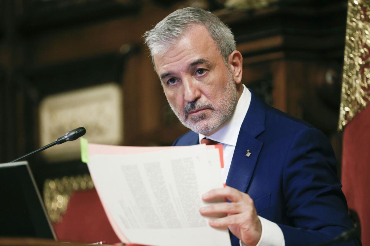 El alcalde de Barcelona, Jaume Collboni, durante el pleno mensual del Ayuntamiento de Barcelona.
