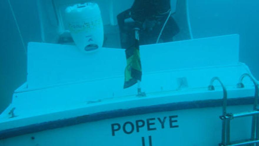 Estado actual de la embarcación &#039;Popeye II&#039; a unos 35 metros de profundidad en el litoral de Arrecife. i  LP/DLP