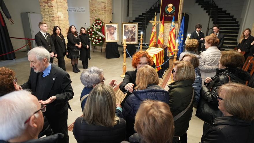 Muestras de admiración y dolor en la capilla ardiente de Dolores Cortés en Vila-real