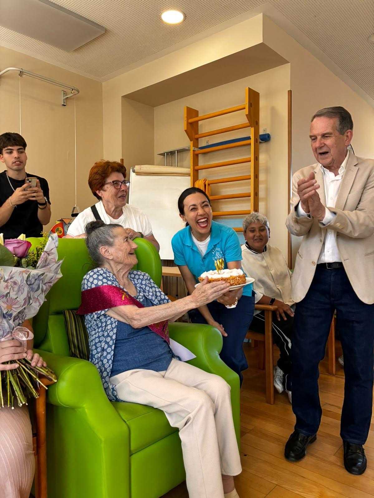 Al cumpleaños asistió el alcalde de Vigo, Abel Caballero.
