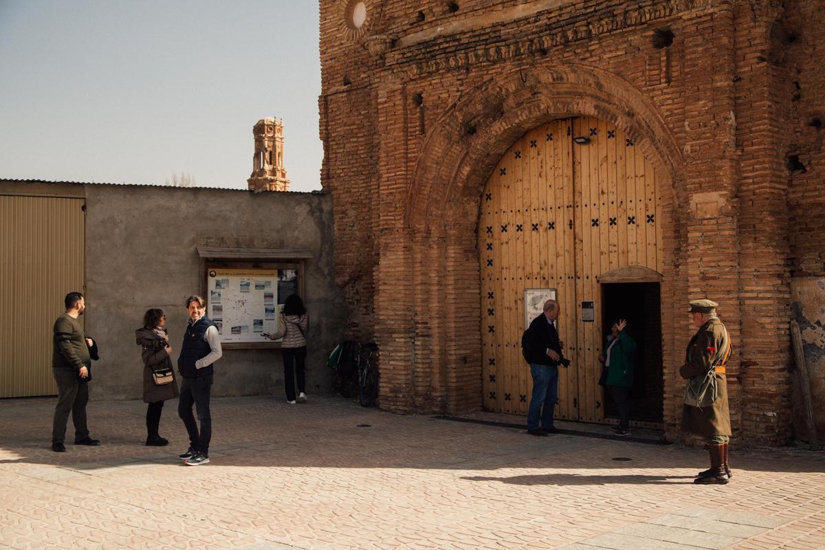 Vistas de la entrada a las ruinas del pueblo viejo de Belchite.
