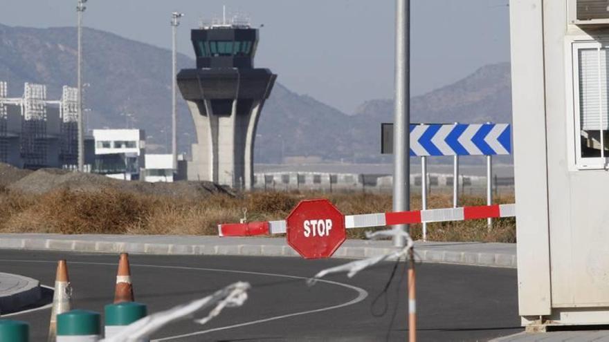 Instalaciones del aeropuerto de Corvera, de las que pretende tomar posesión la consejería de Fomento.