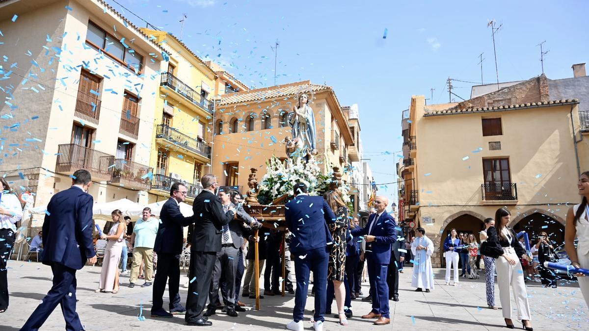 Búscate en las fotos de la misa y la procesión de Els Lluïsos de Vila-real