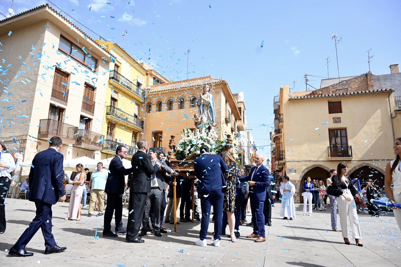 Búscate en las fotos de la misa y procesión de Els Lluïsos de Vila-real