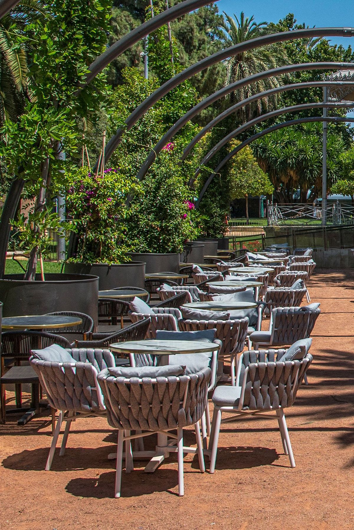 Los cordobeses y turistas han disfrutado de la nueva terraza del Mercado Victoria copia