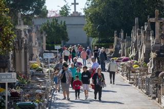 Día de Tots Sants en el cementerio de Palma