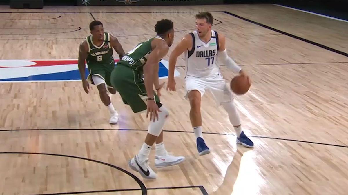 Otro triple doble de Doncic en la victoria ante los Bucks