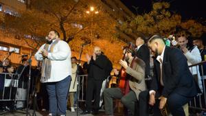 Actuación durante el acto que recuperó tradiciones gitanas navideñas en La Mina, este sábado en Sant Adrià de Besòs.