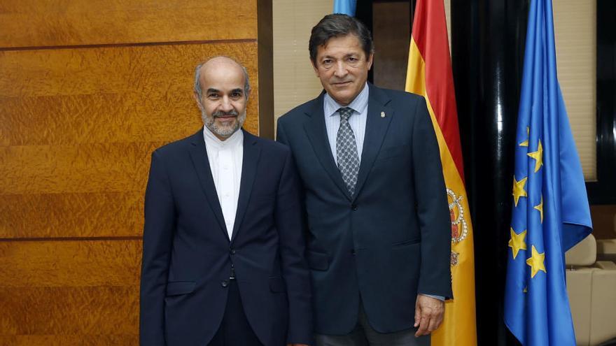 Critican que el Presidente asturiano reciba al embajador de Irán la víspera del Día del Orgullo