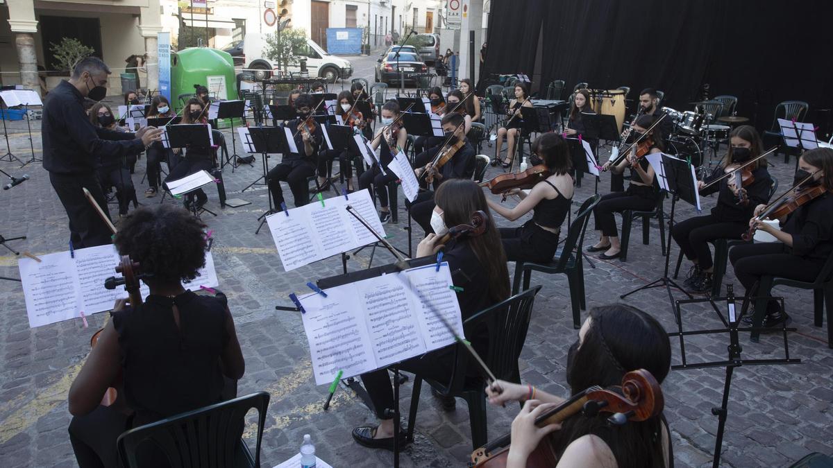 Concierto de los alumnos de la Lira Saguntina años atrás.