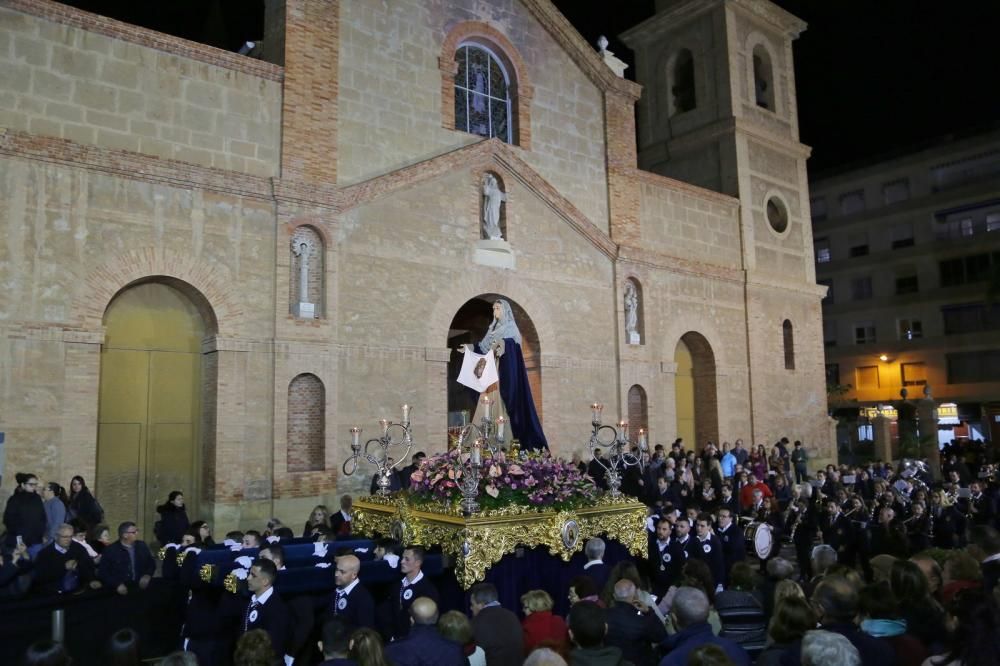 Algunas de las imágenes decanas de la Semana Santa se acercaron al mar y los paseos en Martes Santo