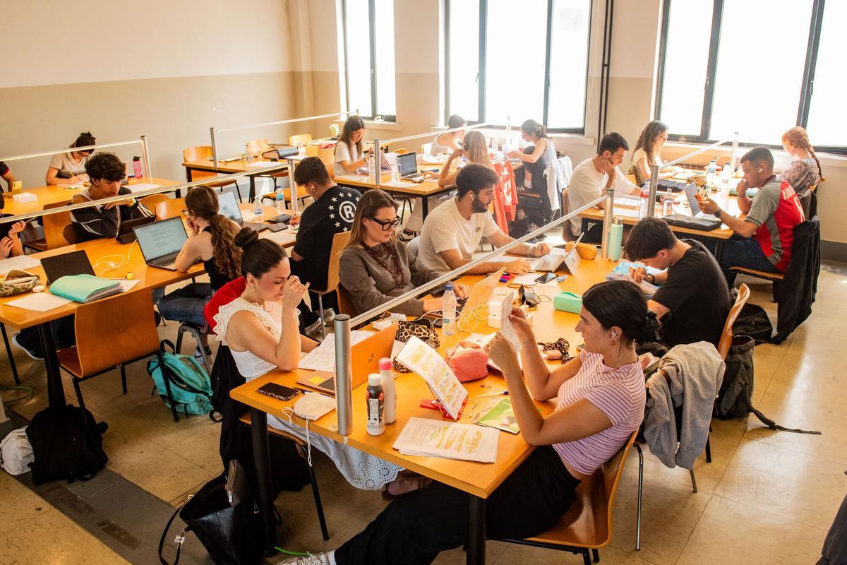 La Avaliación do Bacharelato para o Acceso á Universidade (ABAU) se celebrará los próximos 2, 3 y 4 de junio en la ciudad y marcará el futuro académico de miles de jóvenes