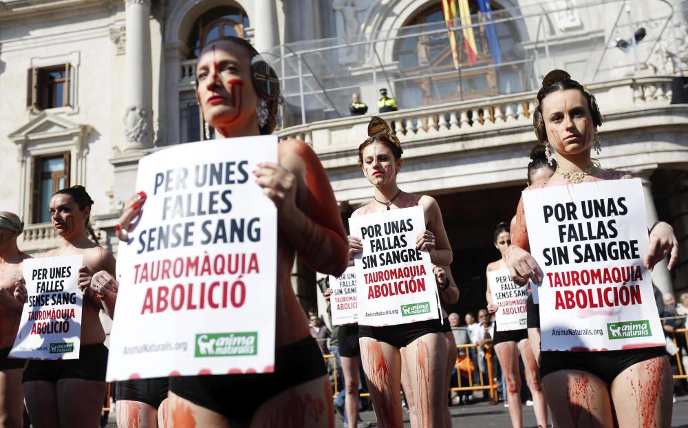 Manifestación y performance antitaurina en Valencia