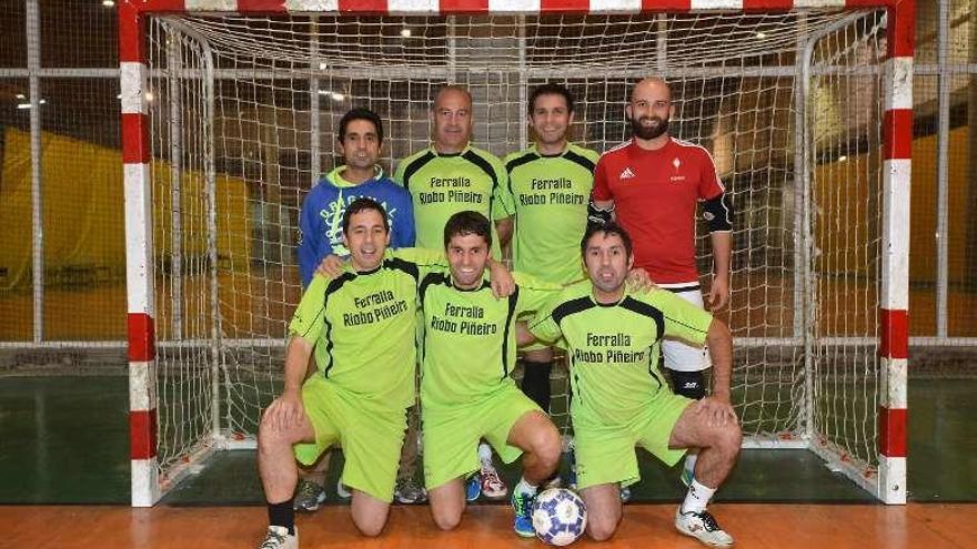 Equipo da Taberna de Lucho. // G. Santos