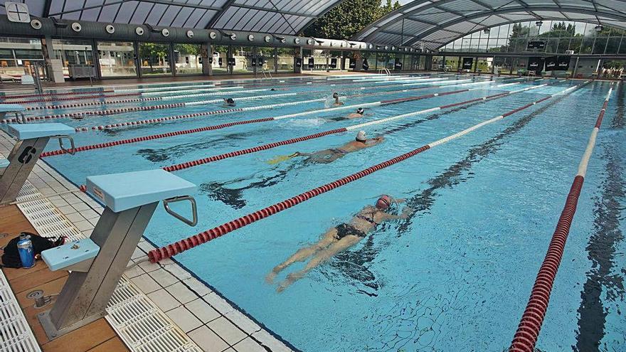 Usuaris de la piscina del GEiEG quan va poder reobrir a primers de juny en plena desescalada.