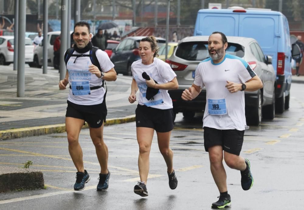 Invasión Celeste bajo la lluvia de Vigo. // Alba Villar