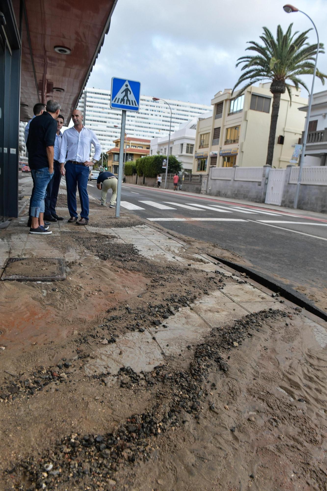 Rotura de tubería en la calle León y Castillo