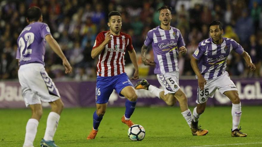 Jony, en la disputa del partido entre Valladolid y Sporting del play-off.